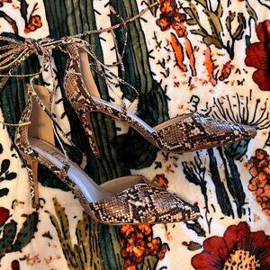 Snakeskin Lulus Pointed Toe Heels - Size 8.5